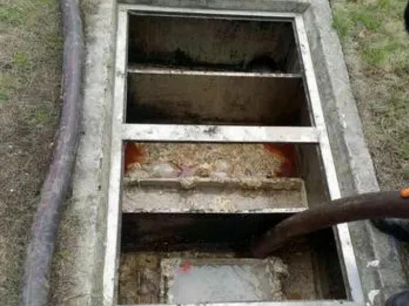 七里河隔油池清理
