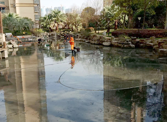七里河景观池淤泥清理